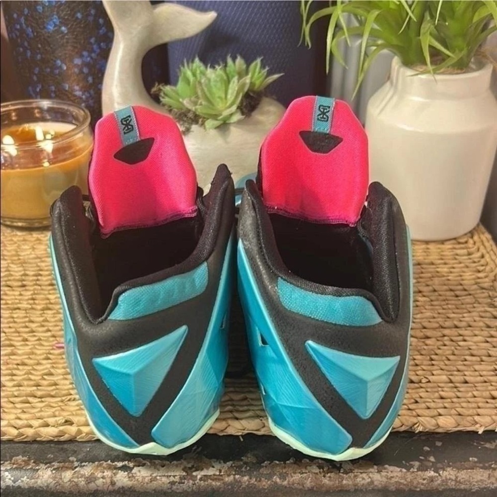 Nike‎ LeBron 11 Gamma Blue Black Pink Basketball Shoes 7Y Athleisure Streetwear - Picture 2 of 9